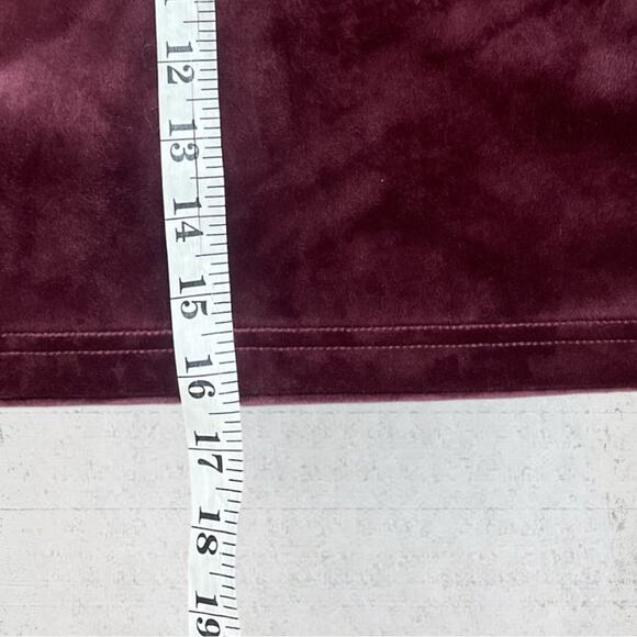 Lululemon Scuba High-Rise Mini Skirt
Velvet Garnet Size M Luxurious Soft - Picture 6 of 8